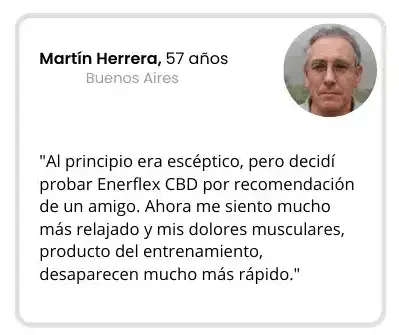 Martín Herrera, 57 años de Buenos Aires, sosteniendo frasco de Enerflex CBD para alivio de dolores musculares post-entrenamiento